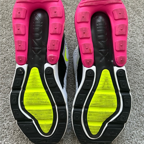 Nike sneakers kids size 6.5 , in woman’s it’s size 8 - Picture 5 of 6